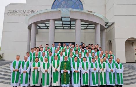 China’s priests and religious study Magnifica humanitas