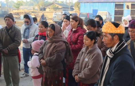 We listen to the people and stand by the displaced, says Myanmar bishop 