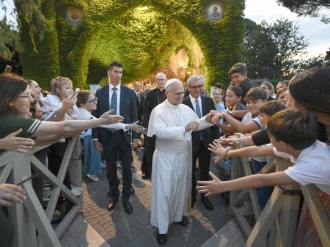Hundreds of children join Pope Leo XIV in praying the rosary for peace in Vatican Gardens Hundreds of children join Pope Leo XIV in praying the rosary for peace in Vatican Gardens